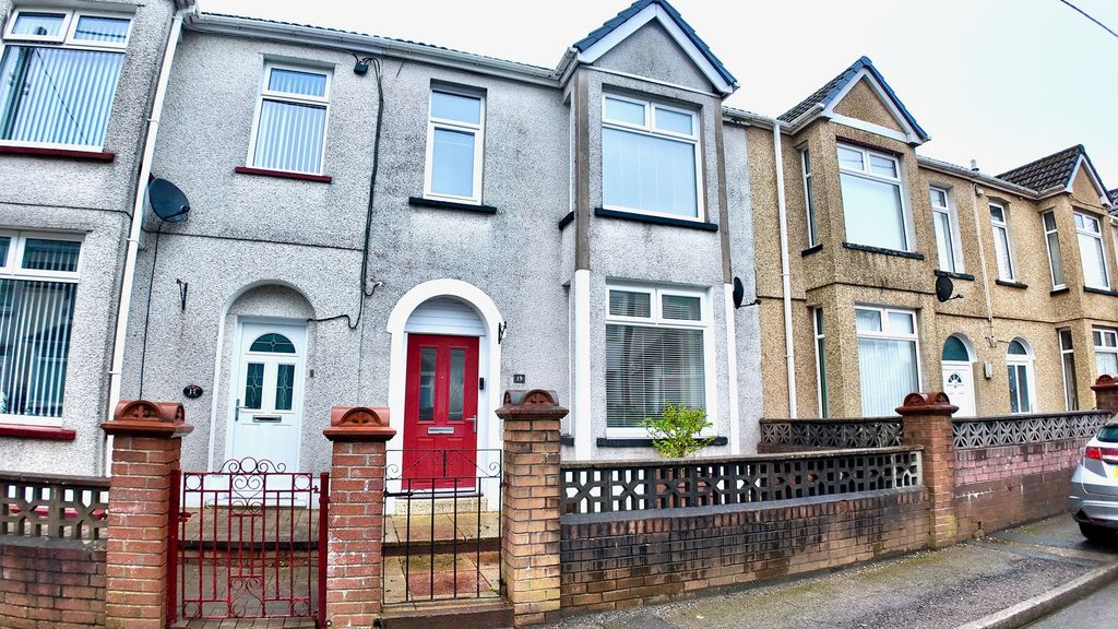 Property photo 1 of 32