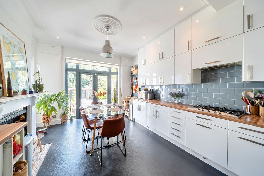 Property photo 3 of 21 1439223-15-69d526...