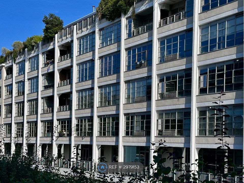 Property photo 2 of 13 Canal Building