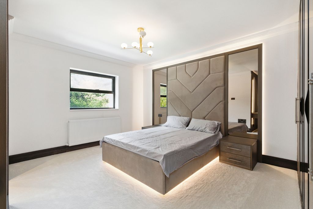 Additional image 12 of 5 bed detached house for salePipers Pipers Green Lane, Edgware HA8
