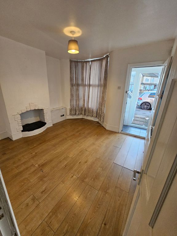 Property photo 3 of 9