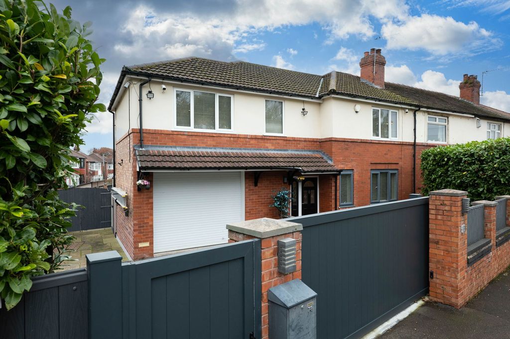 Property photo 2 of 28