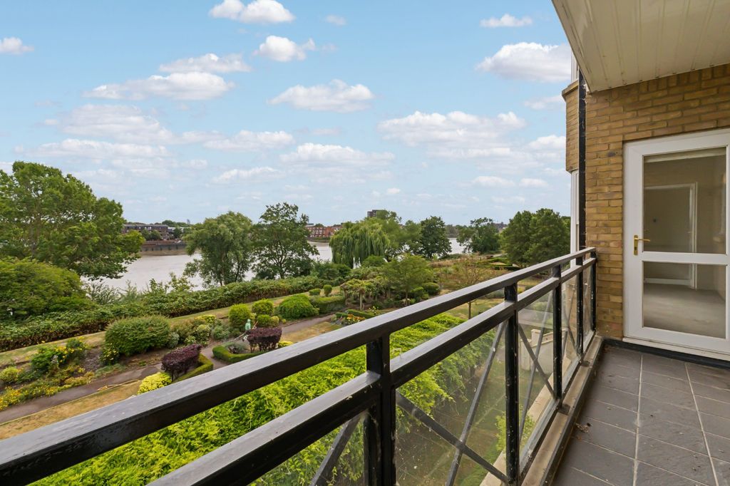 Property photo 2 of 9