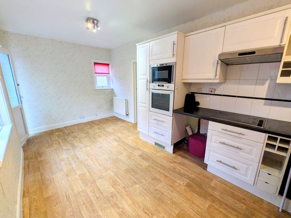 Property photo 3 of 21 1000028090