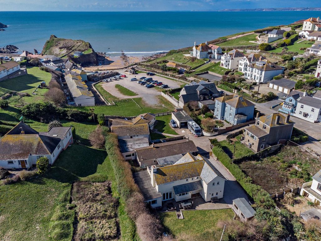 Property photo 3 of 22 Lodge House