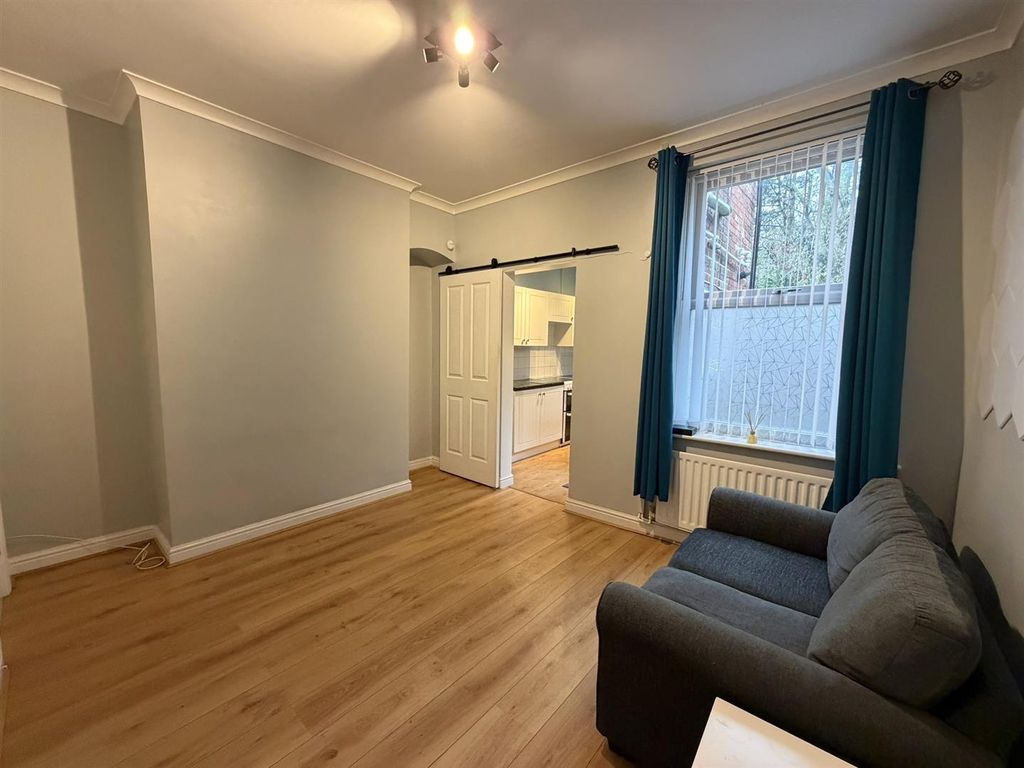 Property photo 3 of 11 Dining Room