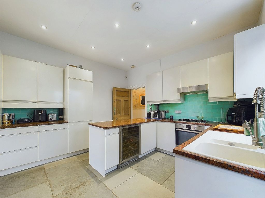 Property photo 3 of 17 3926547