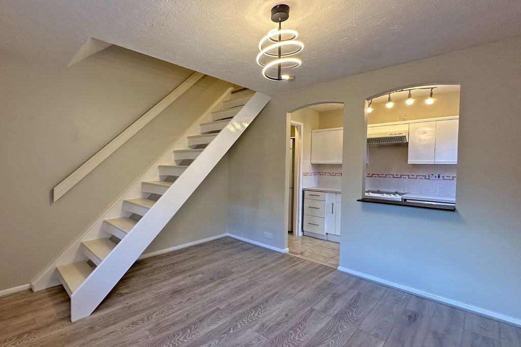 Property photo 3 of 9 4810845