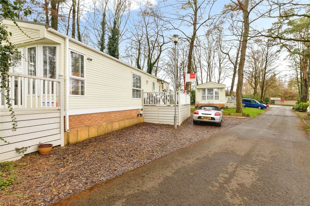 Property photo 3 of 25 Side