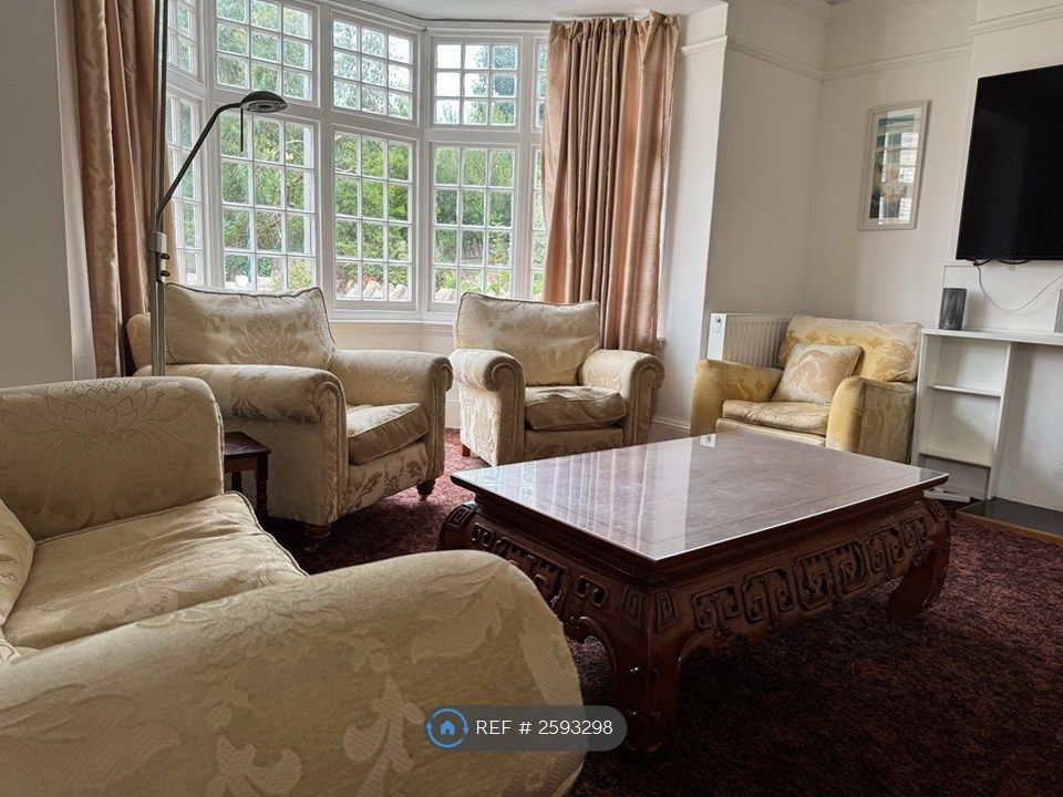 Property photo 3 of 16 Sitting Room