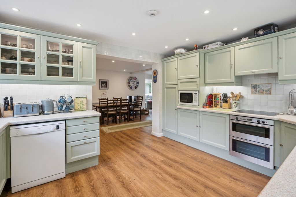 Property photo 2 of 14 Kitchen