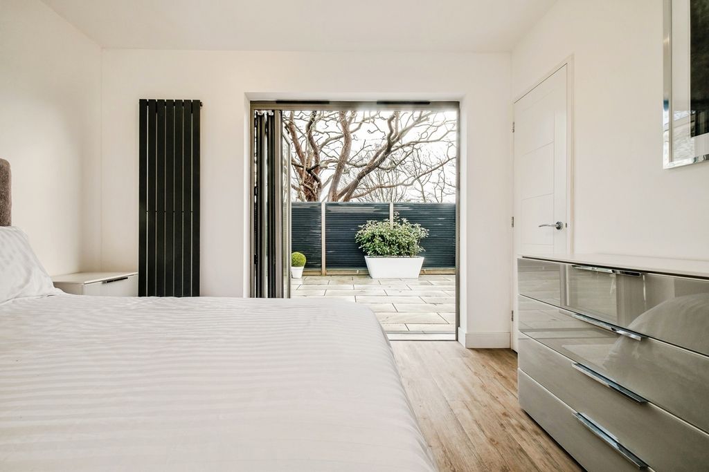 Property photo 3 of 24 Pbox-Img.Jpg