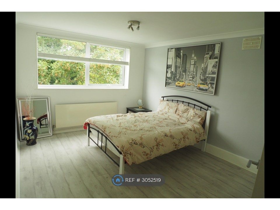 Property photo 2 of 10 Main Bedroom