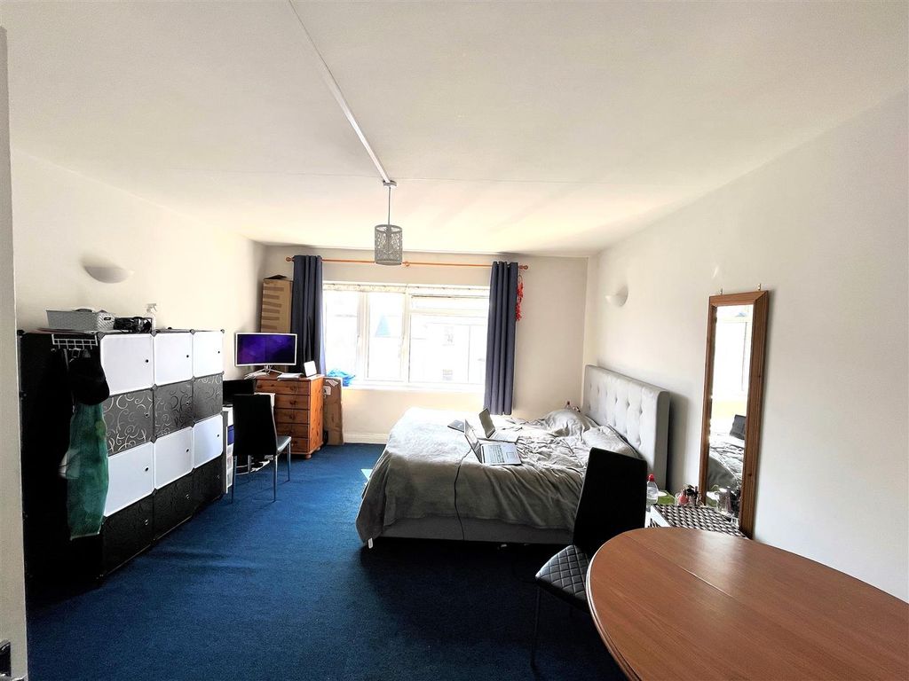 Property photo 2 of 7 Room Ed.Jpg