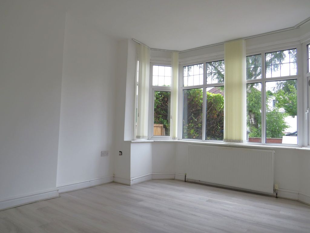 Property photo 3 of 11 Lounge