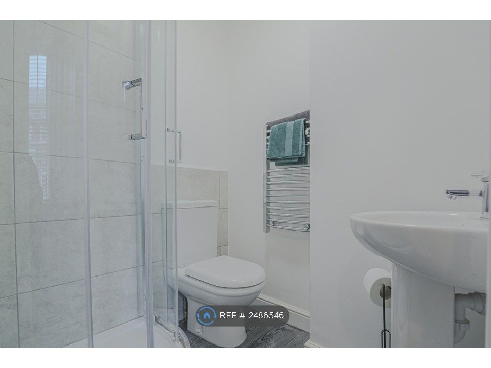 Property photo 3 of 5 Ensuite