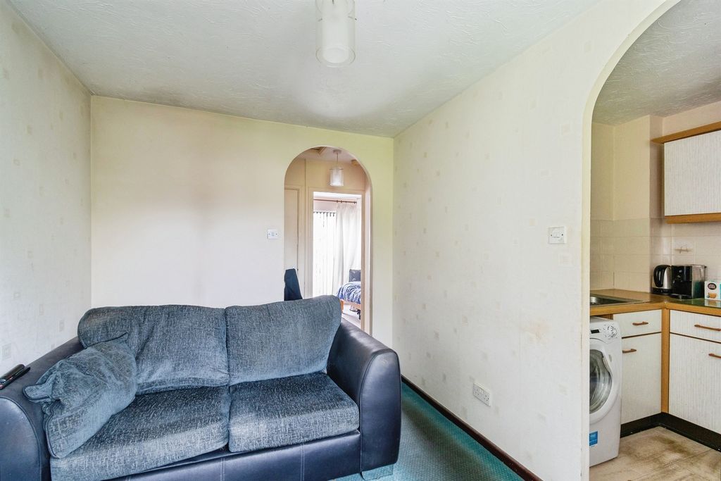 Property photo 2 of 11