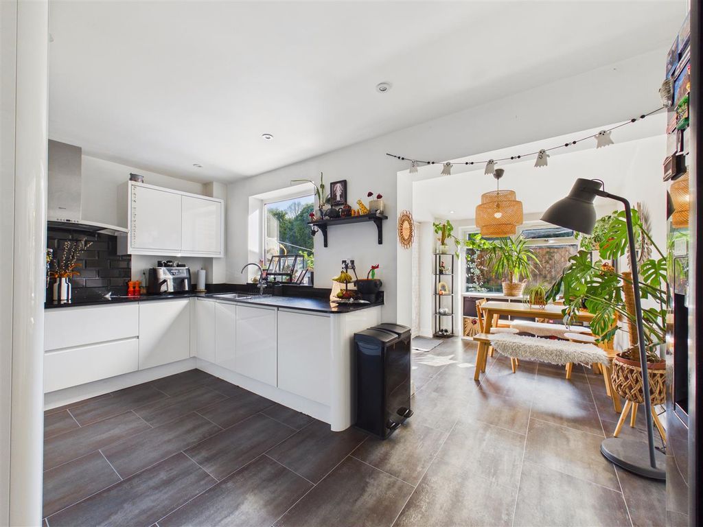Property photo 2 of 16 Open Plan Kitchen