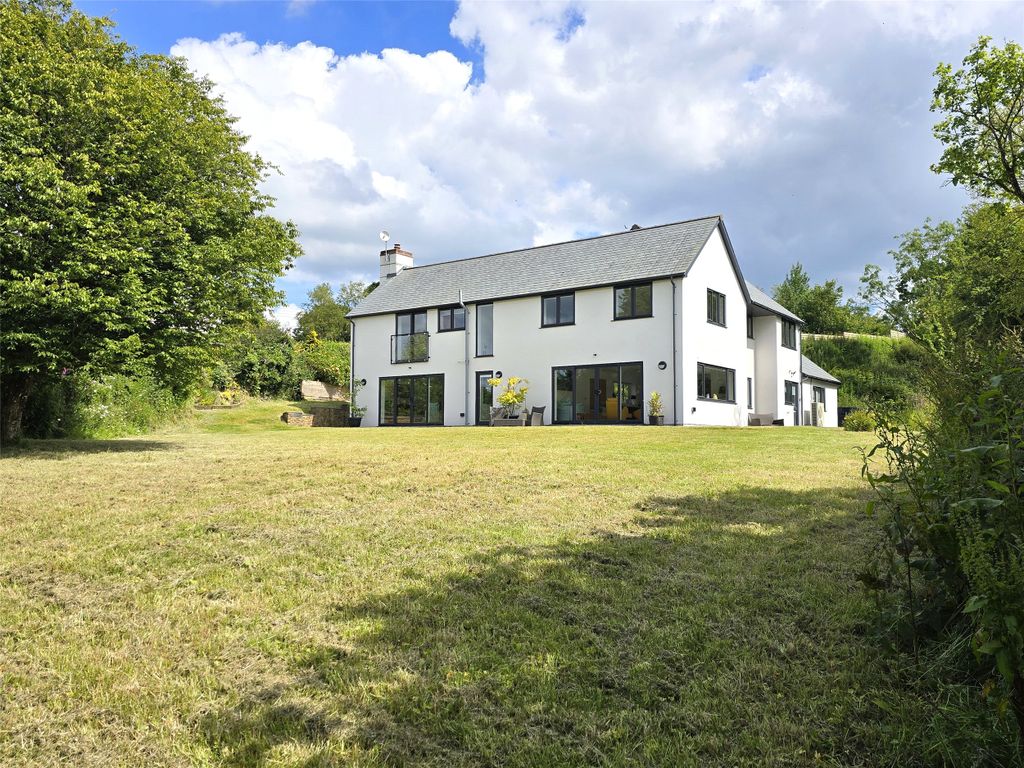 Property photo 2 of 18 Picture No. 32