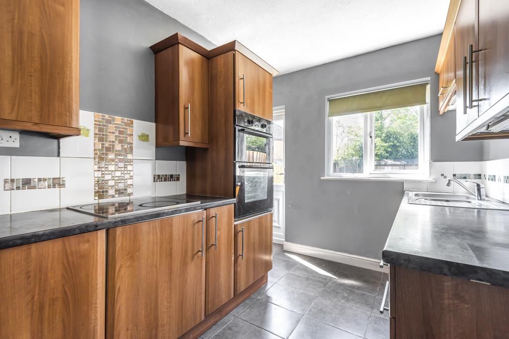 Property photo 2 of 10 Kitchen