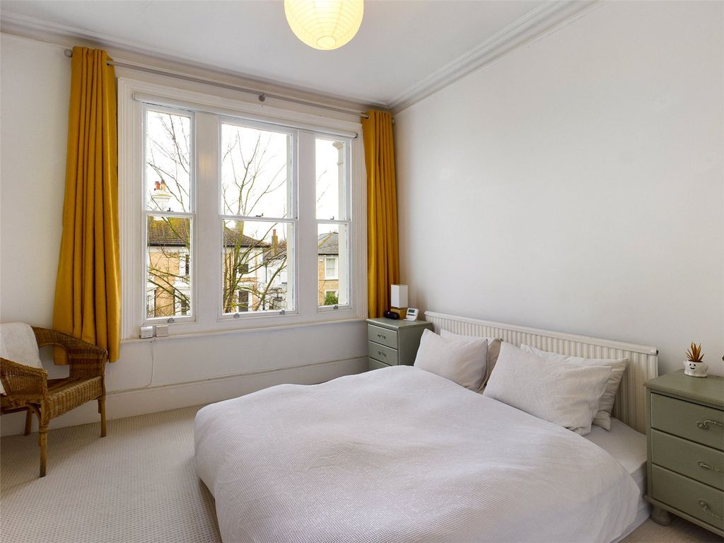 Property photo 3 of 12 Flat To Rent