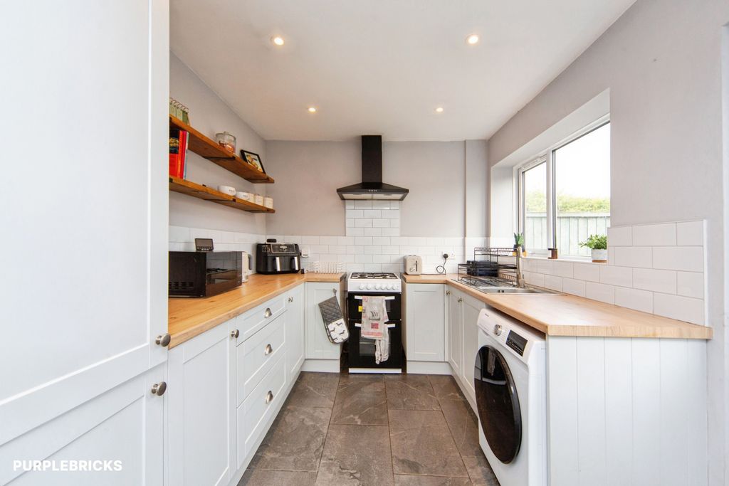 Property photo 3 of 19 Kitchen/Breakfast