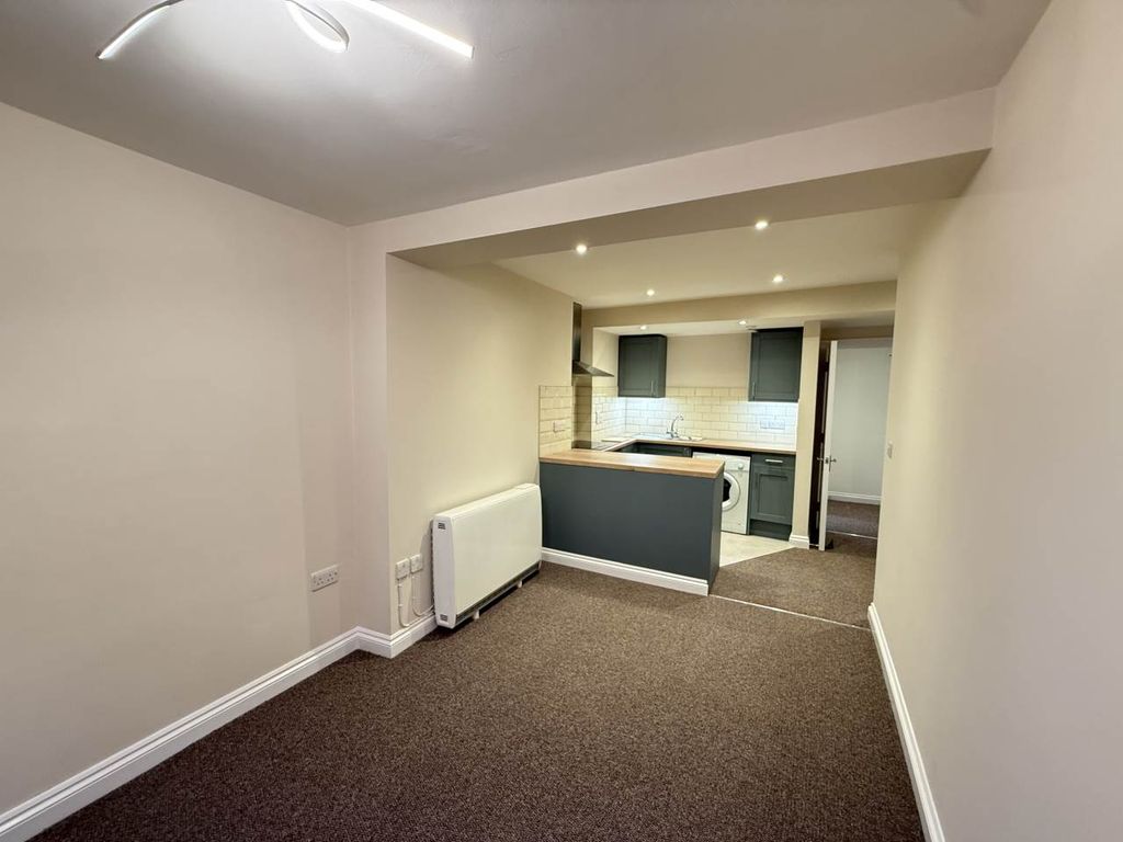 Property photo 3 of 7 Lounge Kitchen Area