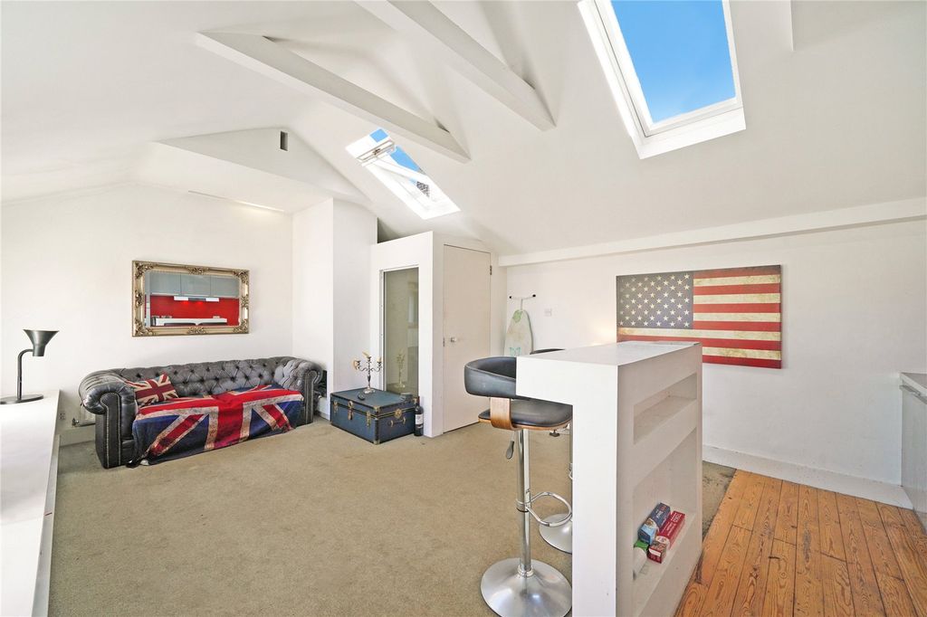 Property photo 3 of 17 Picture No. 02