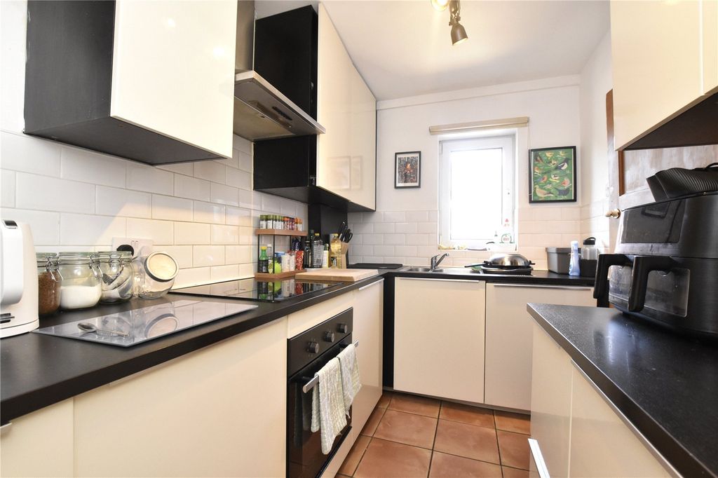 Property photo 3 of 11 Picture No. 15