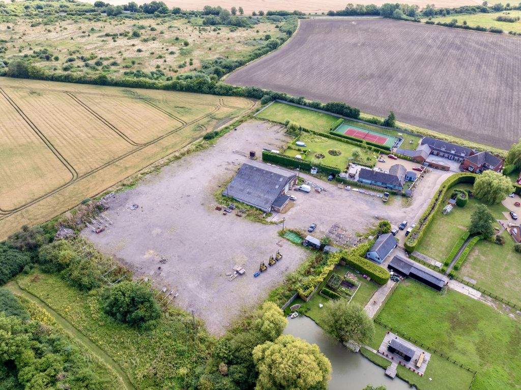 Property photo 2 of 7