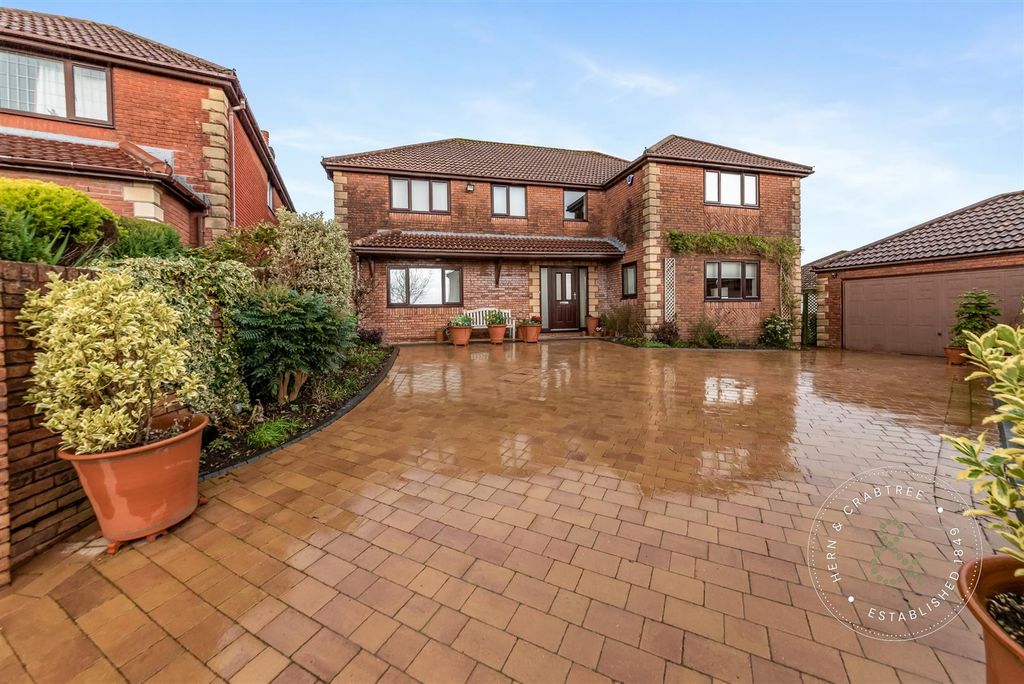 Property photo 1 of 56 Nyth-Y-Aderyn-55.Jpg