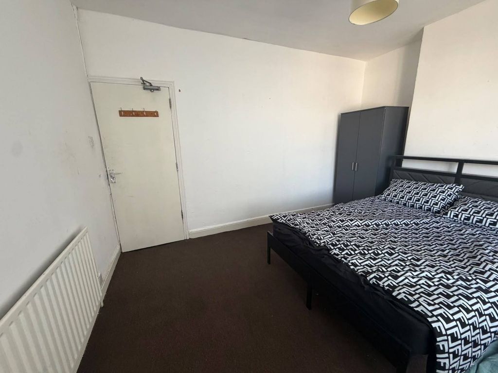 Property photo 3 of 15 3A1Ec4A2-6092-40c1-9B32-749De7c71Cdd