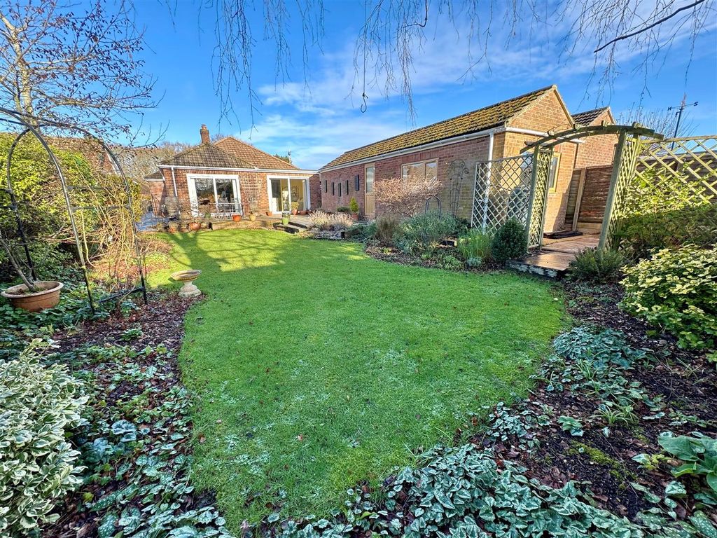 Property photo 3 of 17 Garden 3.Jpg