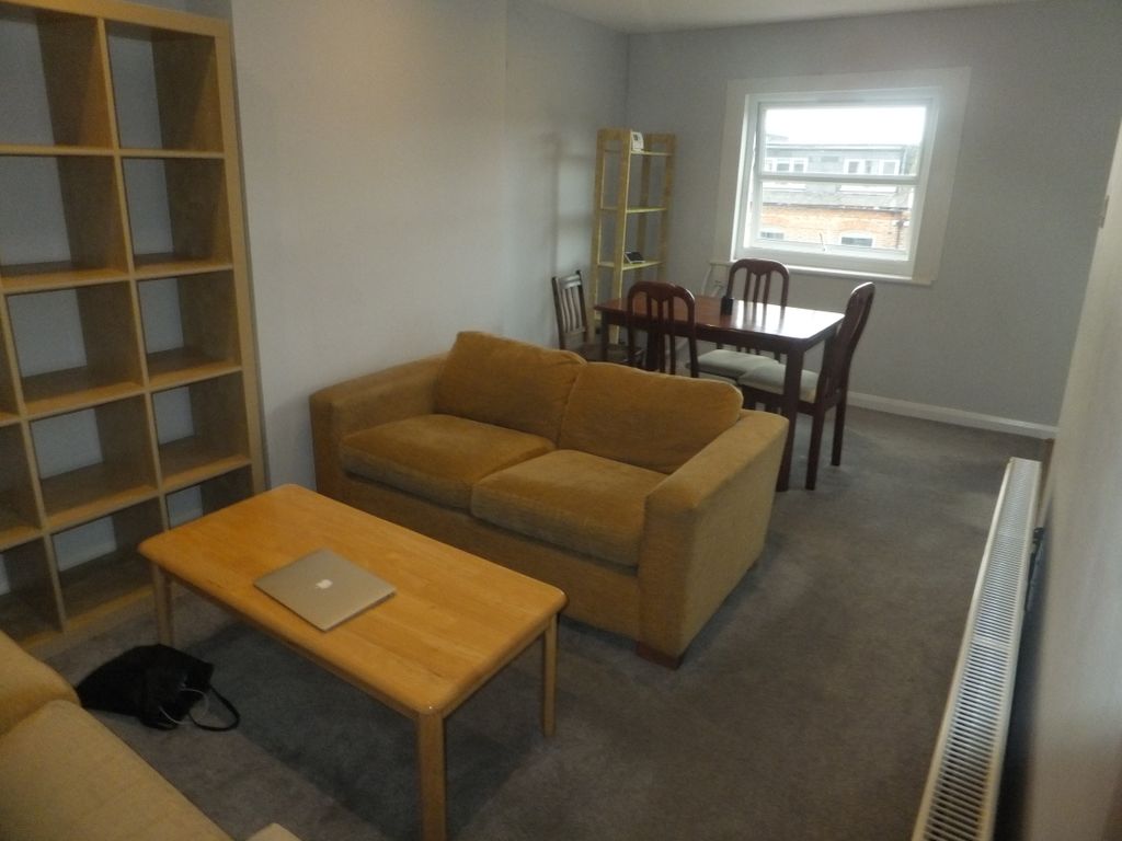 Property photo 2 of 6 Lounge