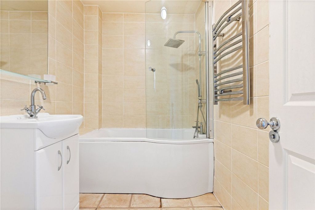 Additional image 6 of 2 bed flat for saleHaslemere Road, Liphook GU30