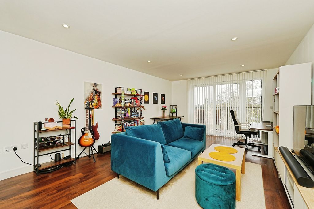 Property photo 2 of 10 Pbox-Img.Jpg