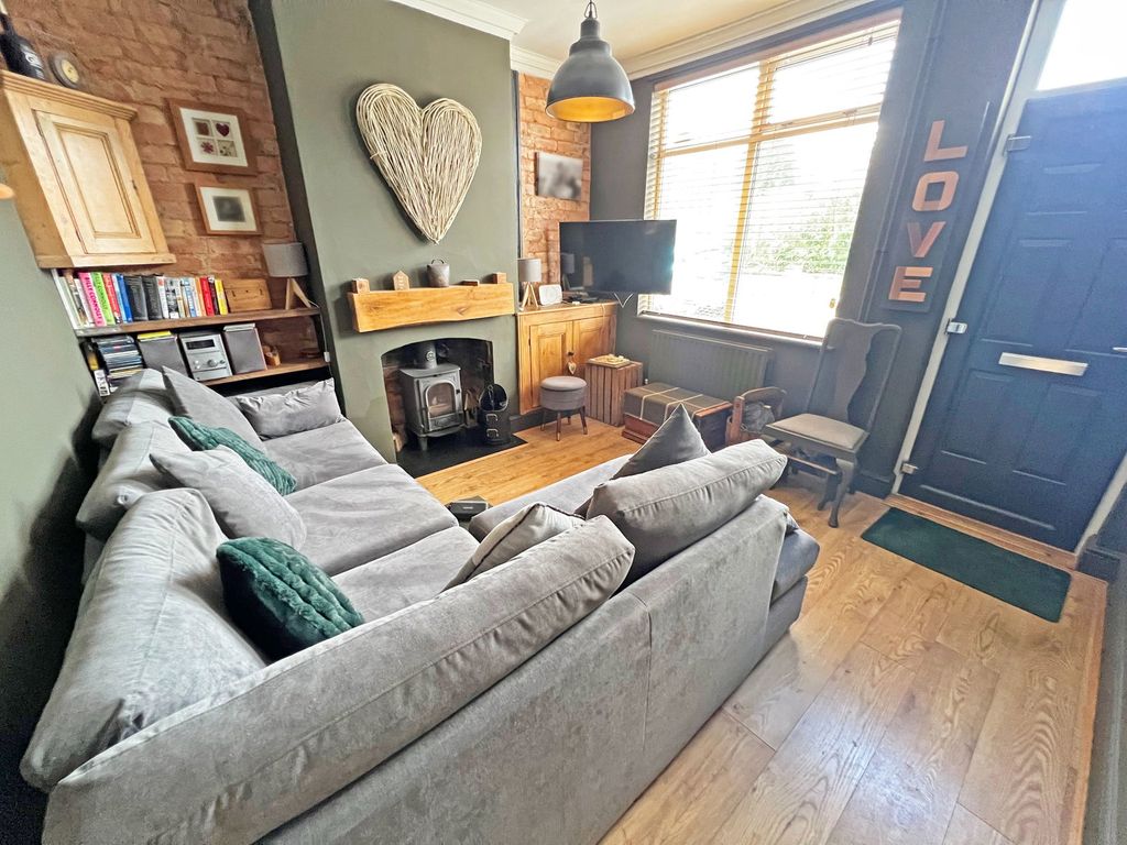 Property photo 2 of 25