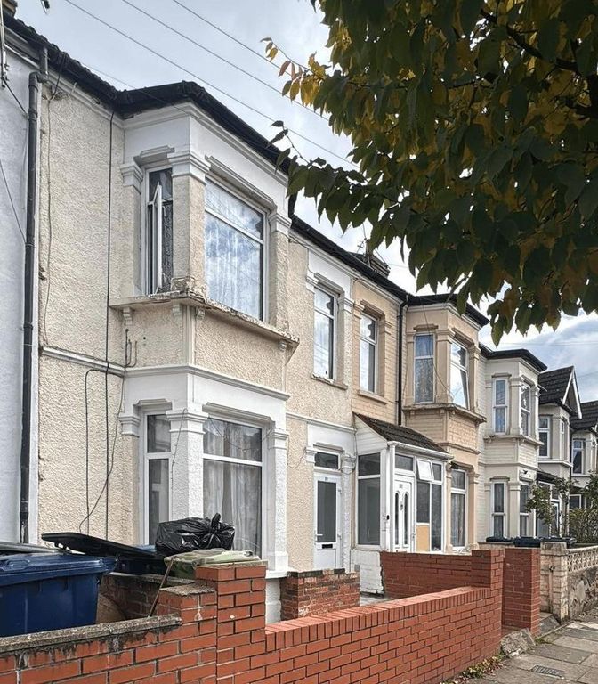 Property photo 1 of 9 4 Bed House For Sale Close To Southall Broadway.