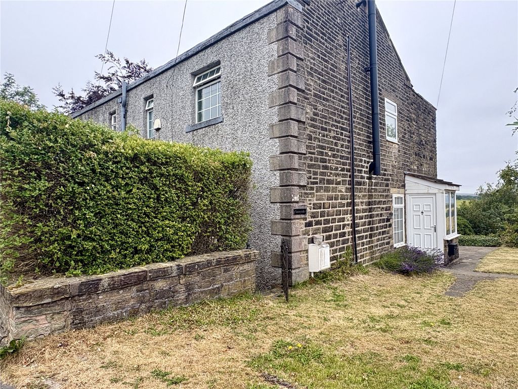 Property photo 1 of 17 External