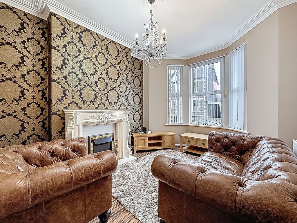 Property photo 1 of 19 Lounge