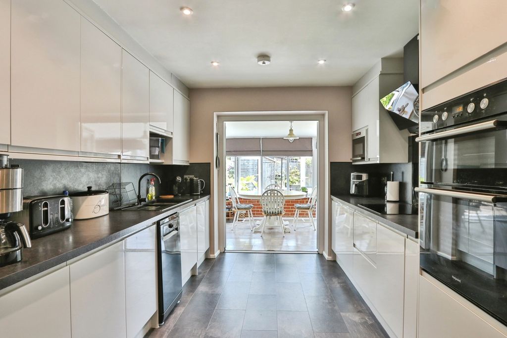 Property photo 2 of 17 Kitchen