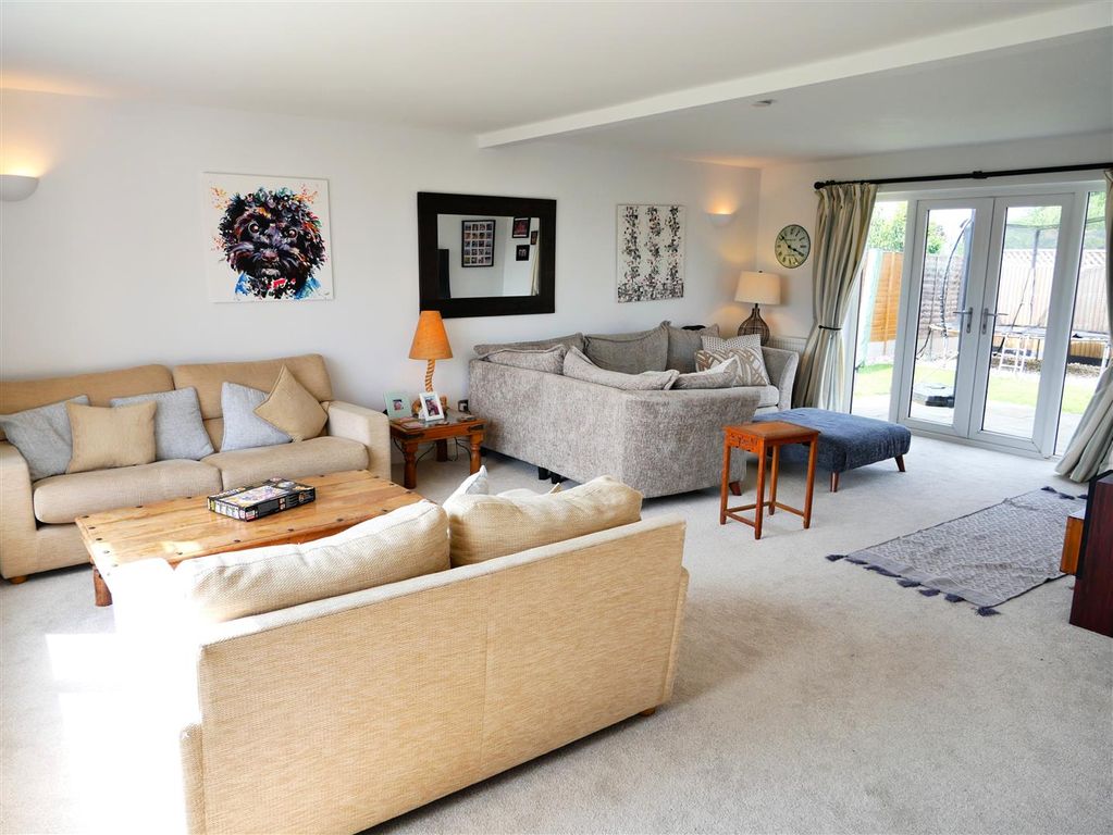 Property photo 3 of 21 Dual Aspect Lounge