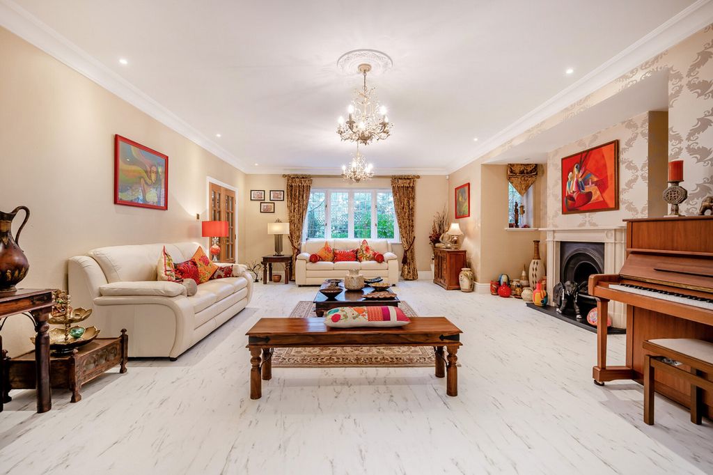 Property photo 2 of 48