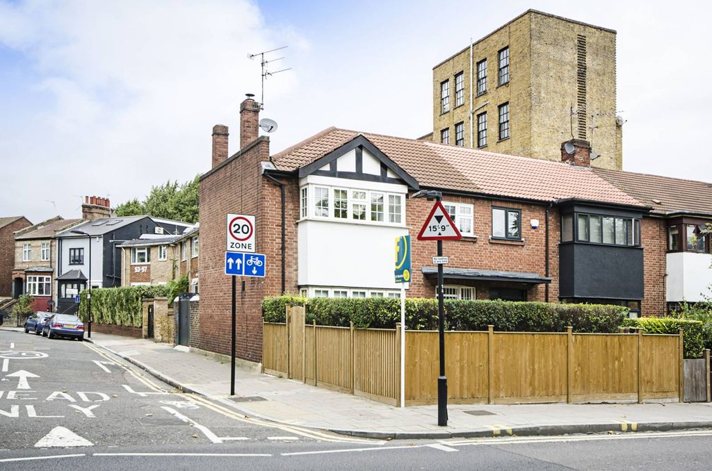 Property photo 2 of 11