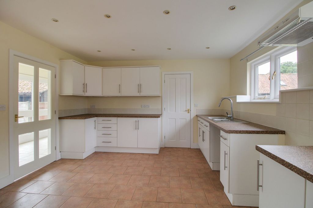 Property photo 2 of 28