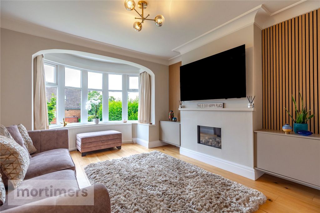 Property photo 2 of 34 Front Room