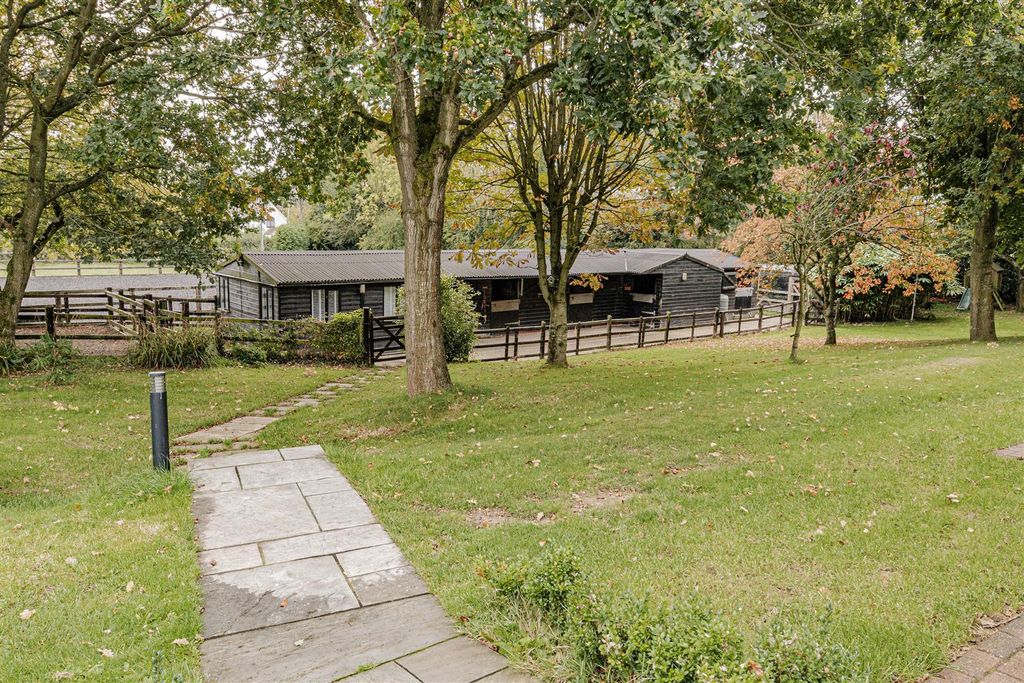 Property photo 2 of 33