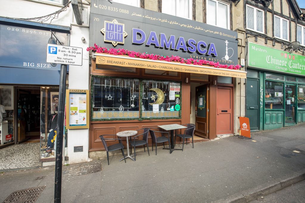 Property photo 1 of 37 Worcester Park High Street