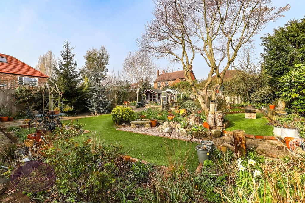 Property photo 2 of 32