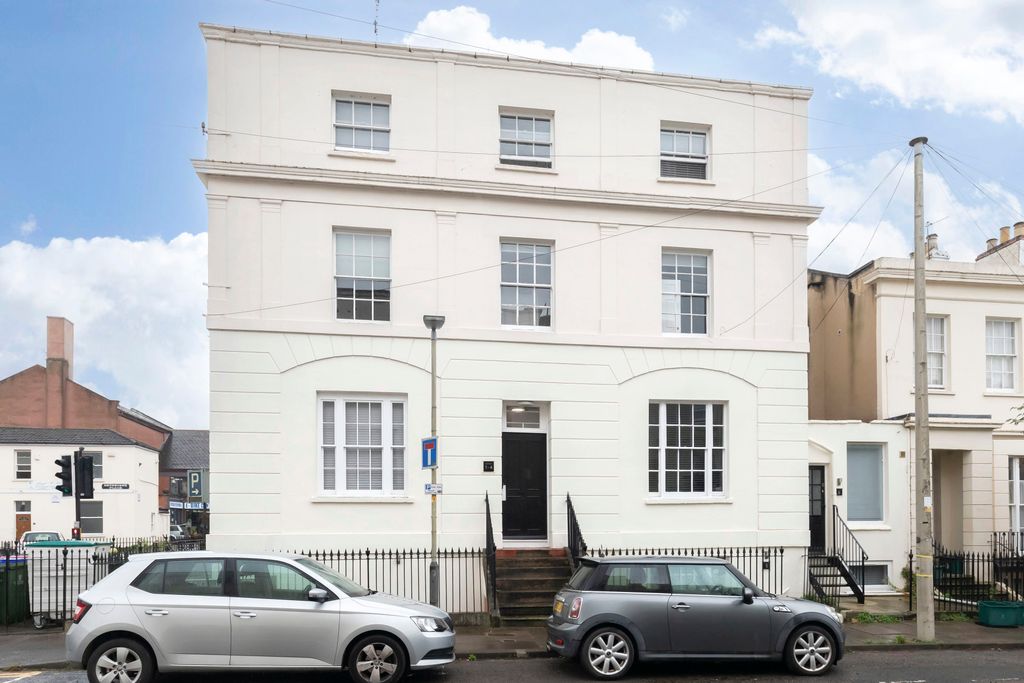 Property photo 1 of 6 Flat 1, 11 Grosvenor Place Sth-01